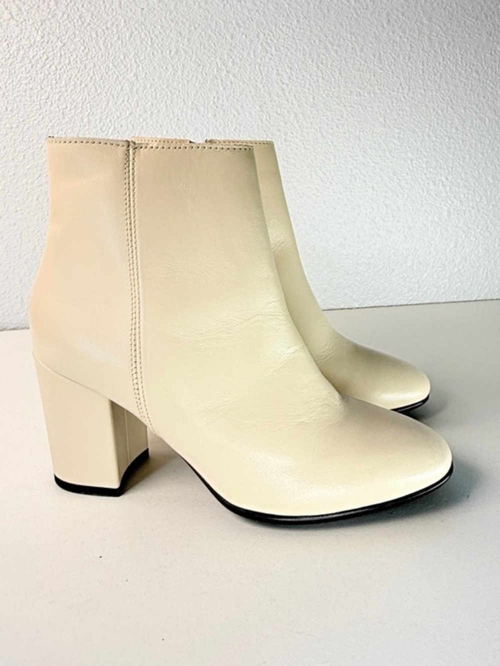 Rizzoli Cream Leather Block Heel Ankle Boots EU 39 US 8 Minimalist classy